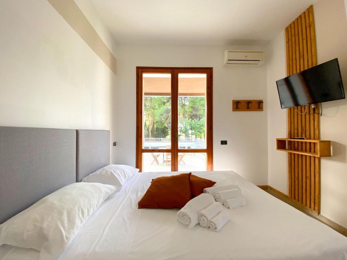 Camping Village Mar Y Sierra San Costanzo 外观 照片