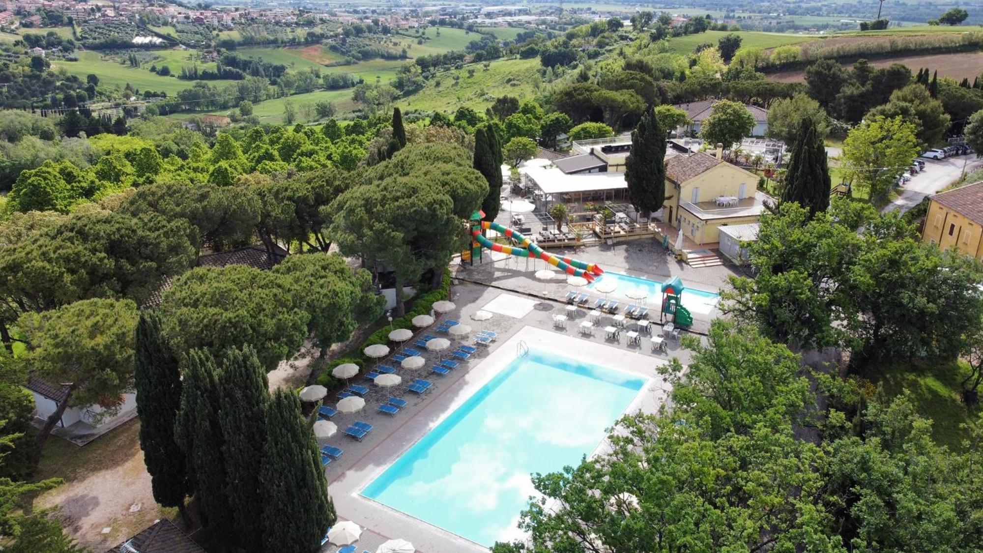 Camping Village Mar Y Sierra San Costanzo 外观 照片