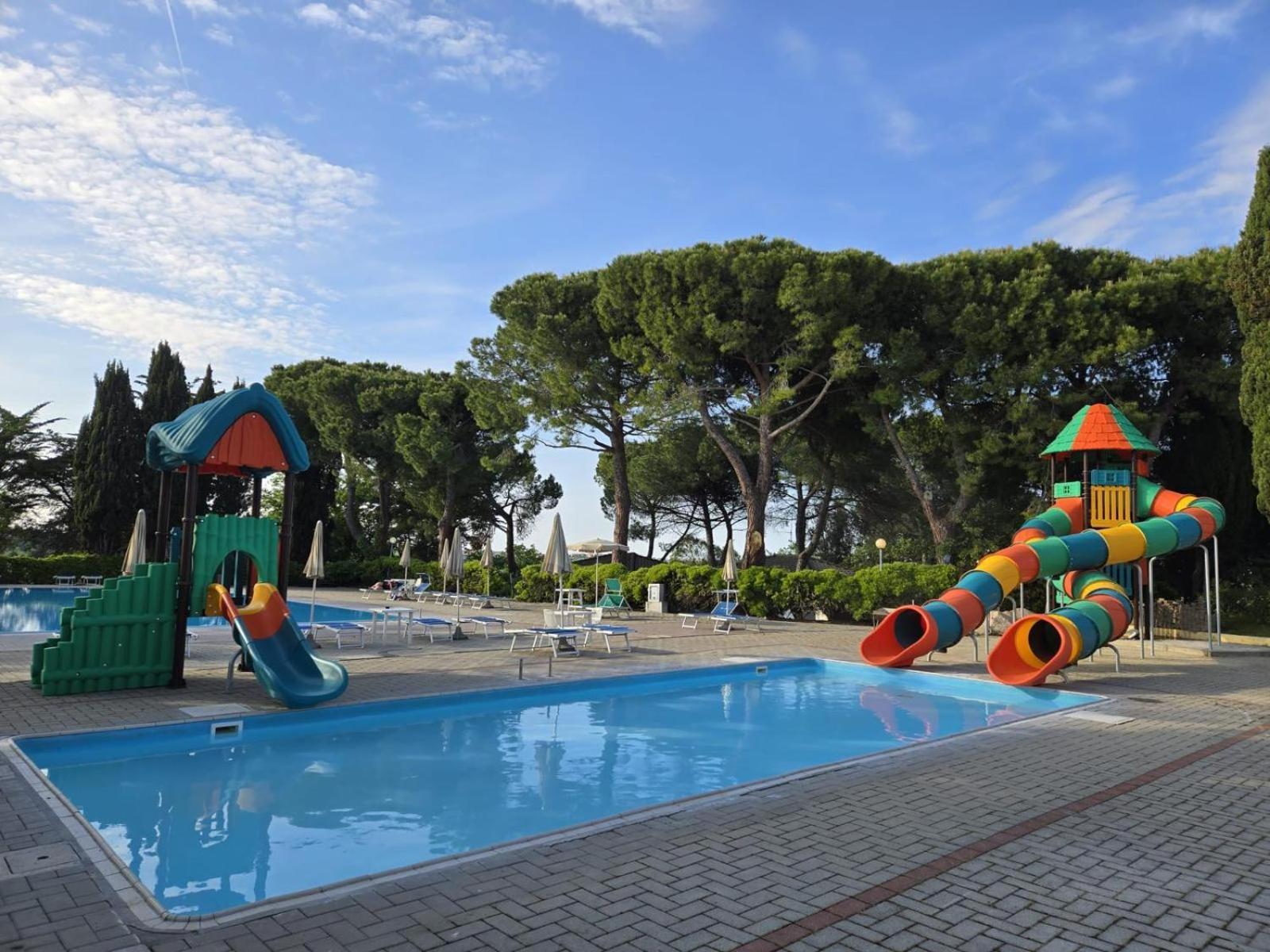 Camping Village Mar Y Sierra San Costanzo 外观 照片
