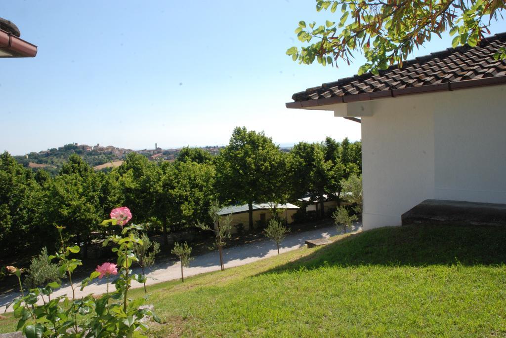 Camping Village Mar Y Sierra San Costanzo 外观 照片