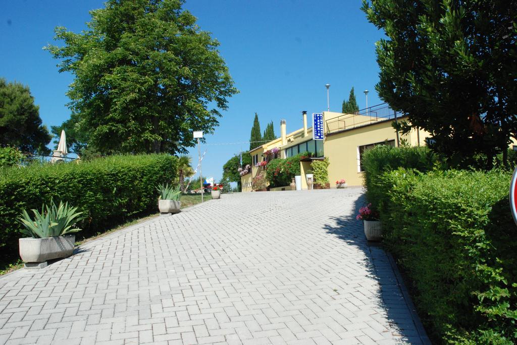 Camping Village Mar Y Sierra San Costanzo 外观 照片