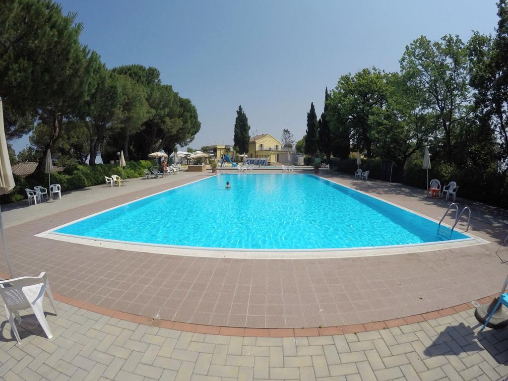 Camping Village Mar Y Sierra San Costanzo 外观 照片