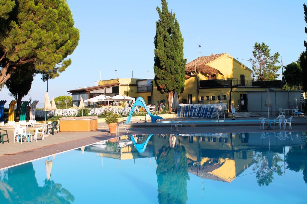Camping Village Mar Y Sierra San Costanzo 外观 照片