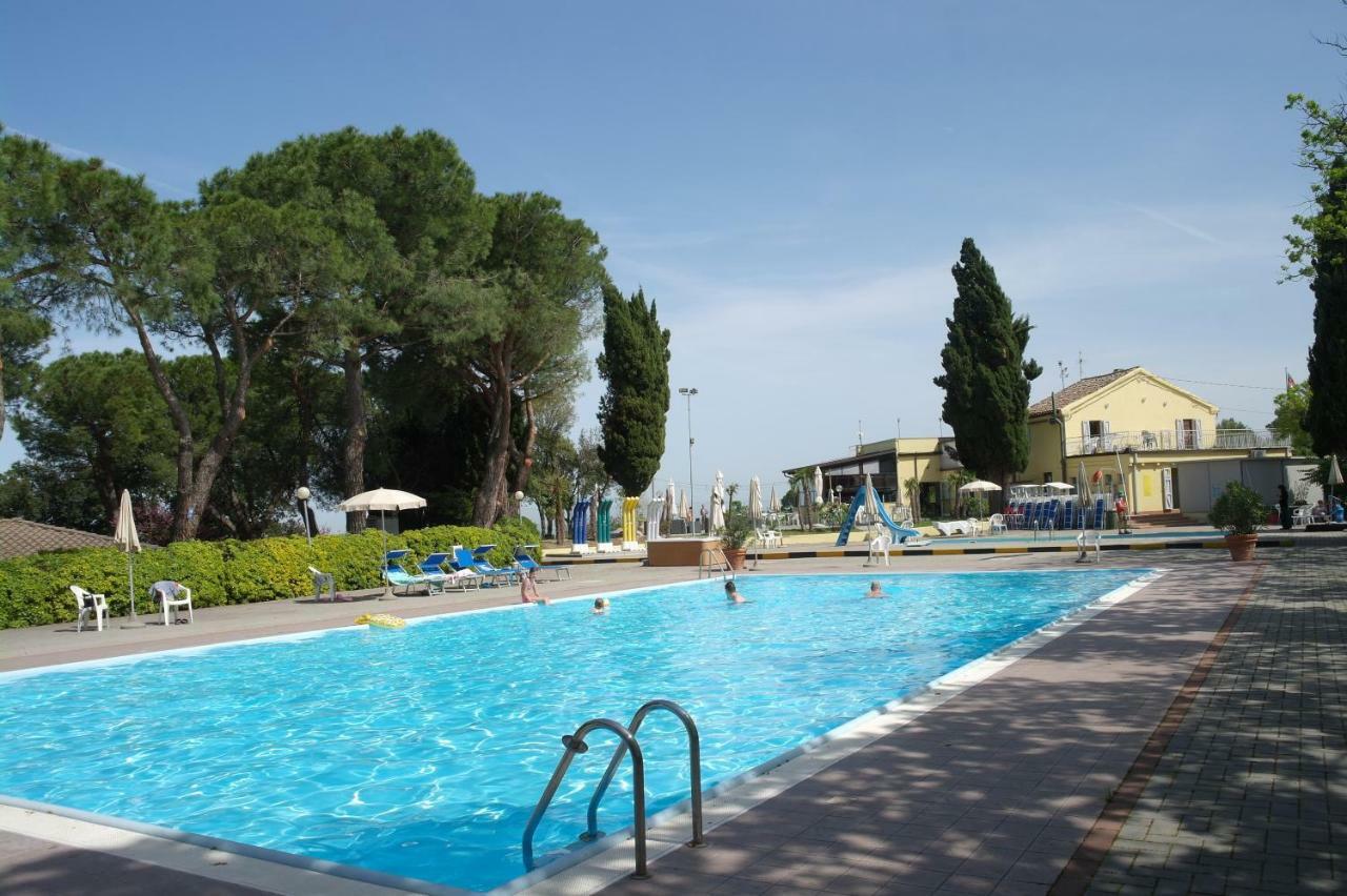 Camping Village Mar Y Sierra San Costanzo 外观 照片