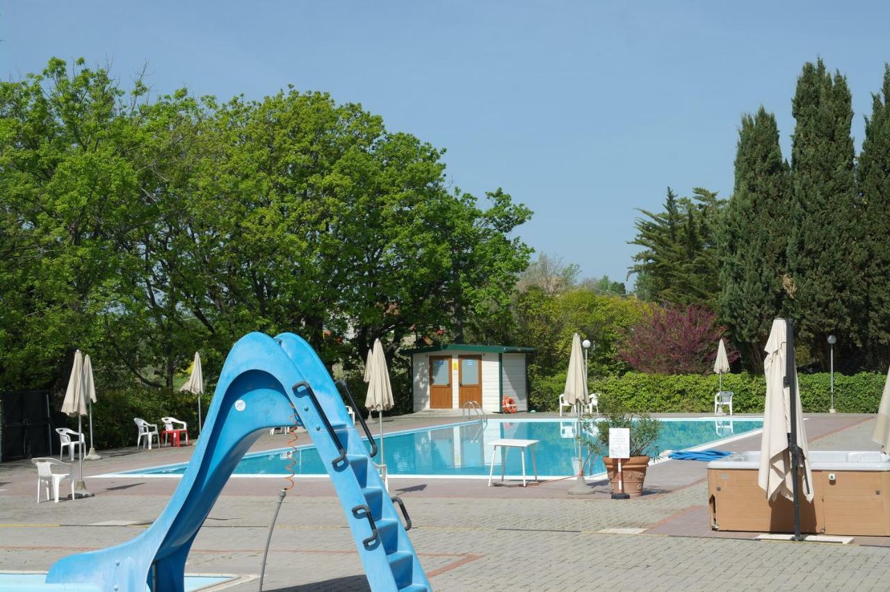 Camping Village Mar Y Sierra San Costanzo 外观 照片