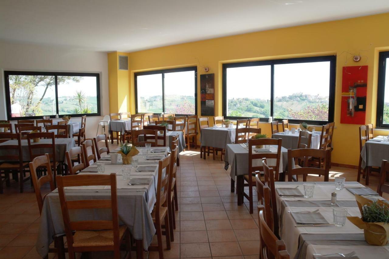 Camping Village Mar Y Sierra San Costanzo 外观 照片