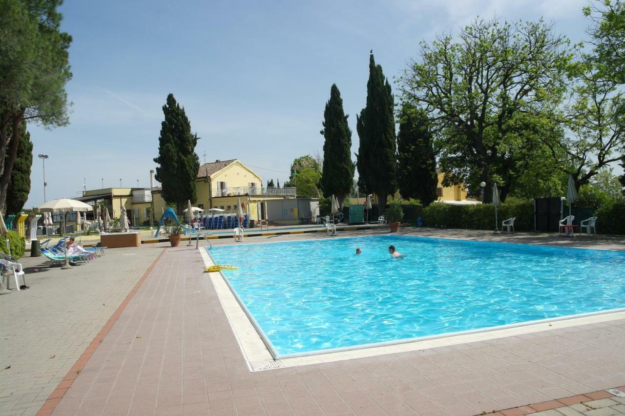Camping Village Mar Y Sierra San Costanzo 外观 照片