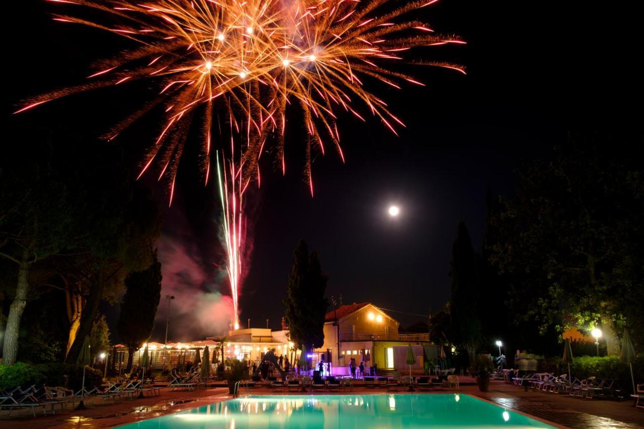 Camping Village Mar Y Sierra San Costanzo 外观 照片