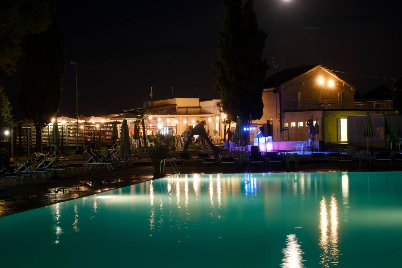 Camping Village Mar Y Sierra San Costanzo 外观 照片