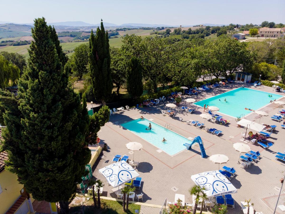 Camping Village Mar Y Sierra San Costanzo 外观 照片