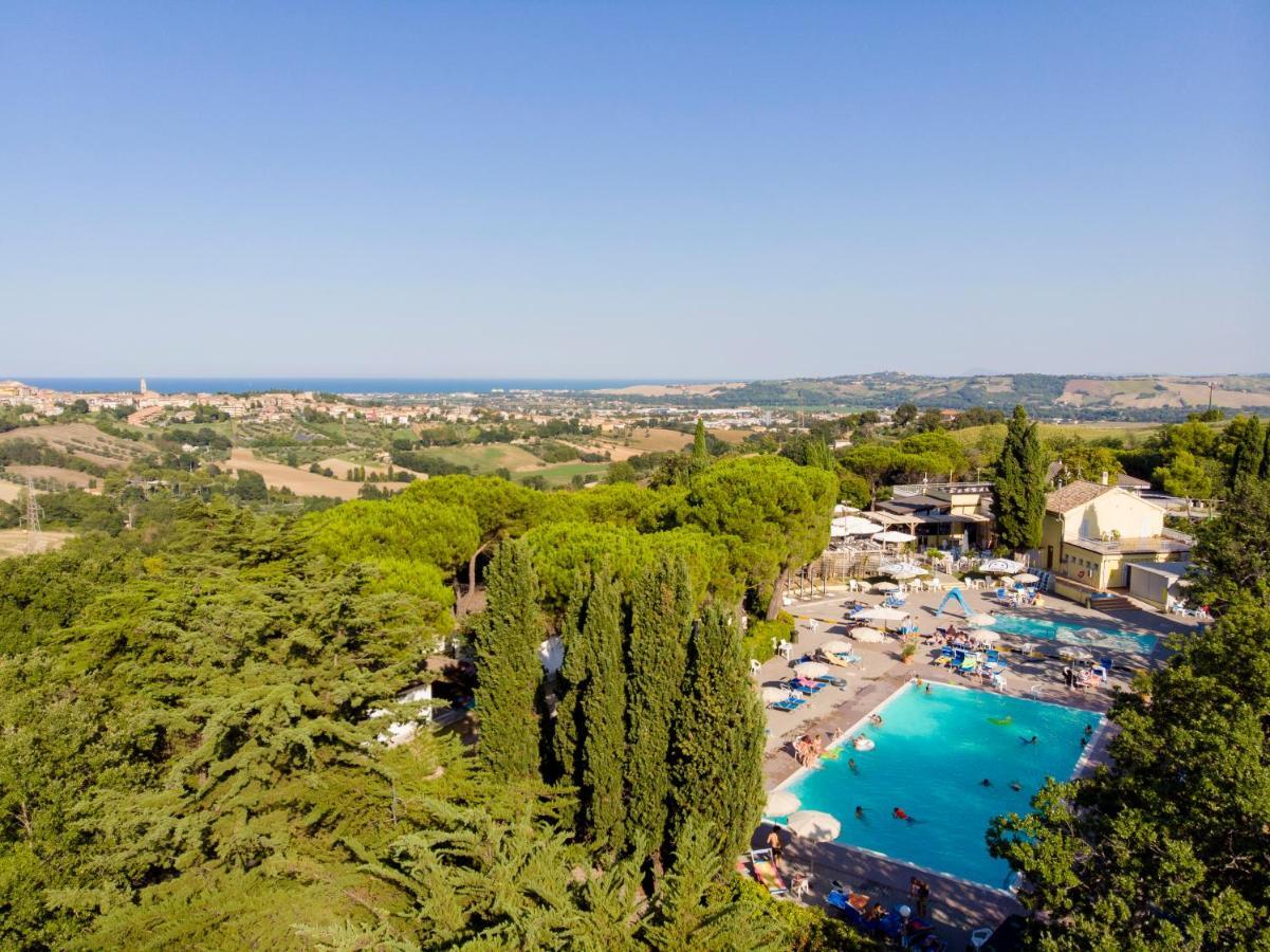 Camping Village Mar Y Sierra San Costanzo 外观 照片